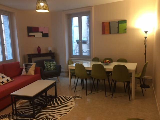 Cap Coutellerie - Sejours Pros Ou Familles En Hypercentre De Thiers Apartment Ngoại thất bức ảnh