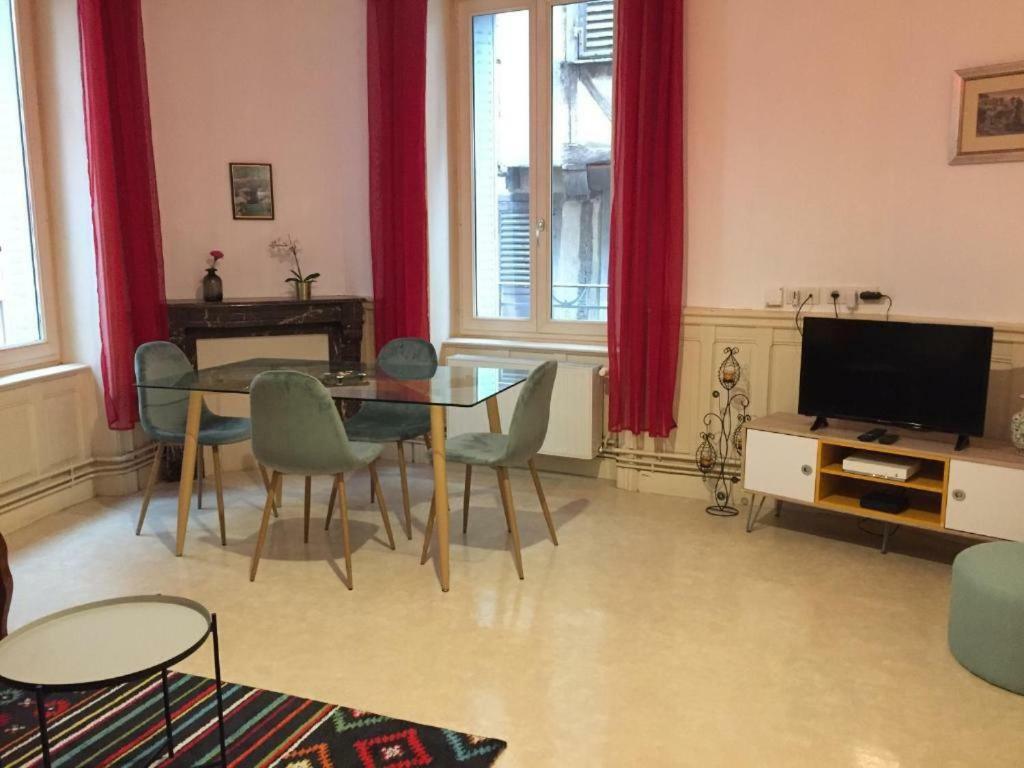 Cap Coutellerie - Sejours Pros Ou Familles En Hypercentre De Thiers Apartment Ngoại thất bức ảnh
